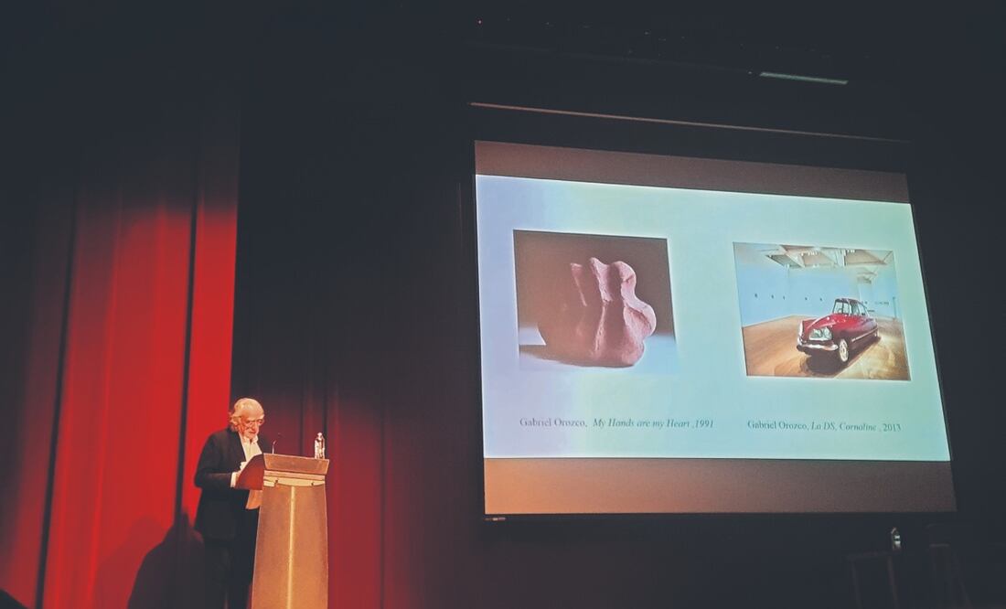 El historiador de arte Benjamin Buchloh dictó la conferencia “La escultura entre el espectáculo y el valor de uso”. Foto: de Frida Juárez. El Universal
