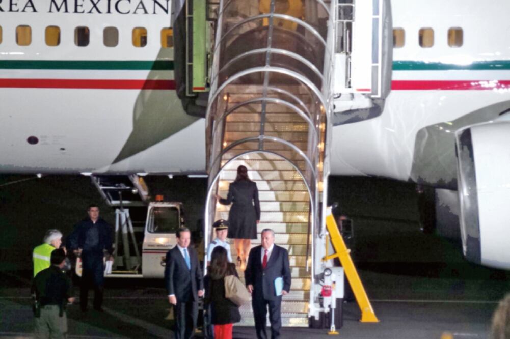 En su cuenta de Twitter, Enrique Peña Nieto anunció que dispuso del avión presidencial para trasladar a familiares de las víctimas y a médicos de la Ssa (ESPECIAL)