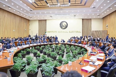 Aplican “limpia” en listas de partidos políticos 