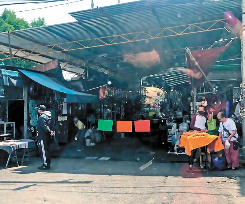En la nave uno del Mercado El Molinito, en Naucalpan, hay 27 contagios, dicen comerciantes. REBECA JIMÉNEZ. EL UNIVERSAL