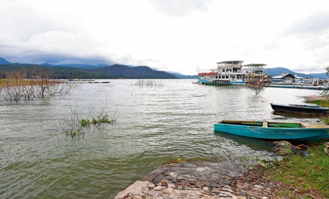 La presa Miguel Alemán, en Valle de Bravo, promedia 64.2% de su capacidad, cuando hace un año registraba 26%, según datos de la Conagua. Foto: Alejandro Vargas / EL UNIVERSAL