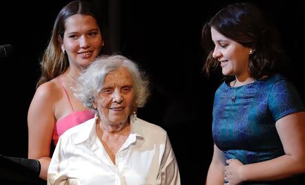 "Lo que yo sí espero de mi gobierno es la protección de las mujeres": Poniatowska