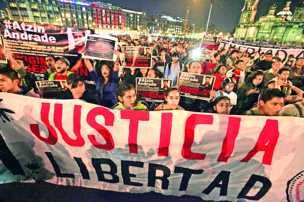 A 10 meses de lo ocurrido en Ayotzinapa, el coordinador del sol azteca en San Lázaro pidió respaldar labor de CNDH (ARCHIVO EL UNIVERSAL)