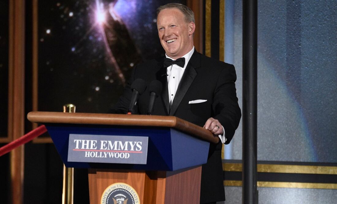 Sean Spicer habla en la 69a entrega de los Premios Emmy el 17 de septiembre de 2017 en el Microsoft Theater en Los Angeles (Foto: AP)