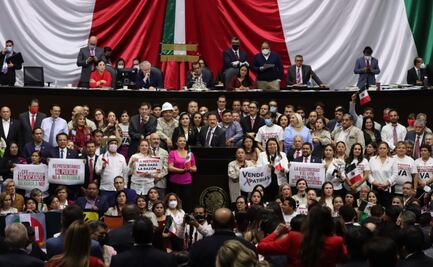 “¿Hoy qué son? Un remedo de partido, traidores a la patria”, responde Mier a diputados del PRI