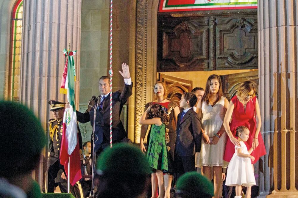 En su primer Grito, el gobernador de Nuevo León pidió “enterrar la corrupción”, lo que se prestó a interpretaciones como “echarle tierra”; al día siguiente su equipo le corrigió el discurso y le puso “encerrar la corrupción” (GABRIELA PÉREZ. CUARTOSCURO)