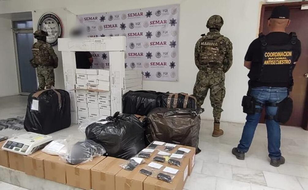 Equipo de la Marina en deteción de 7 personas y aseguramiento de equipo bélico. Foto: Cortesía Marina