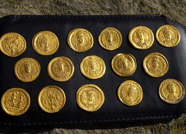 Hallado un tesoro de monedas de oro bizantinas del siglo V