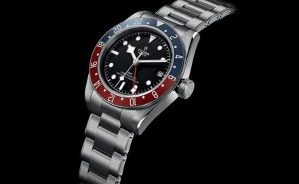 Horas mundiales y bisel Pepsi en un Black Bay