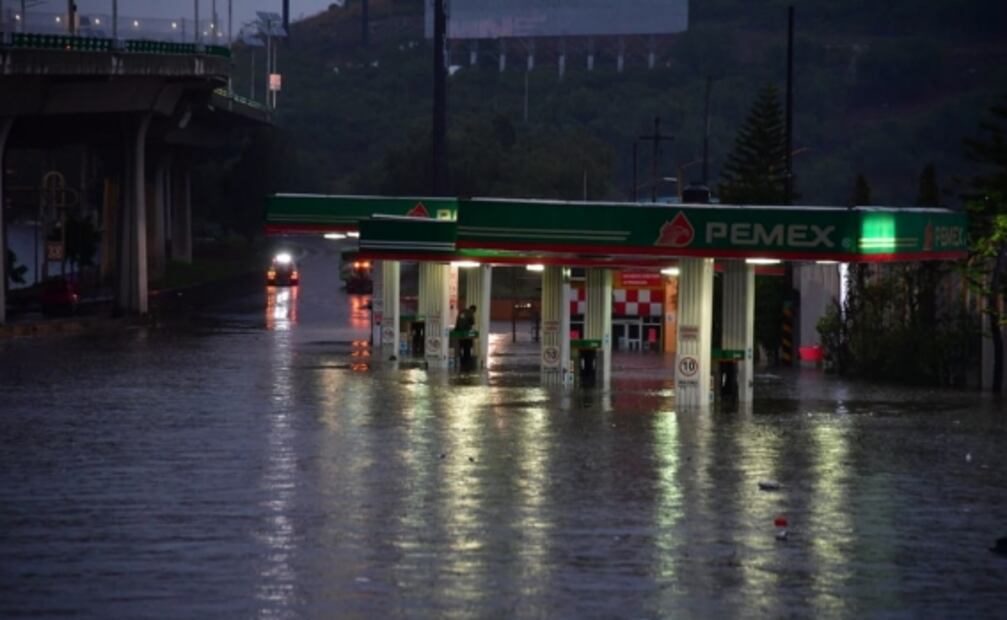 Video: Tormenta y granizo dejan autos sumergidos en Edomex