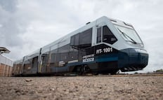 Tras descarrilamiento del Tren Interoceánico, autobuses dan servicio a turistas que ya tenían boleto