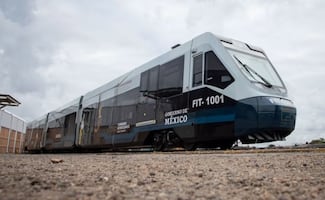 Tras descarrilamiento del Tren Interoceánico, autobuses dan servicio a turistas que ya tenían boleto