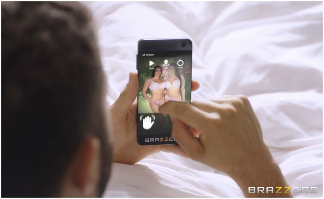 Brazzers Peach cuenta con un lápiz portátil con capacidades vibrantes para hombres y mujeres