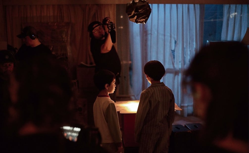 16 de julio: No dejes a los niños solos
Cinta de terror ambientada en los 80 en la que dos niños se quedan solos en casa y suceden cosas raras. Foto: Videocine