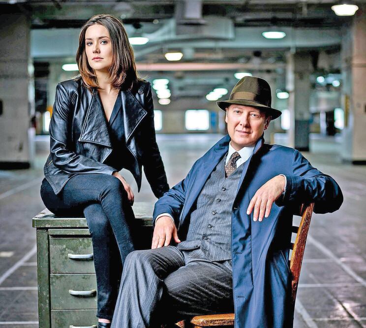 Megan Boone y James Spader protagonizan "The black list", que lleva cuatro temporadas y en México va en la primera (FOTO: AXN)