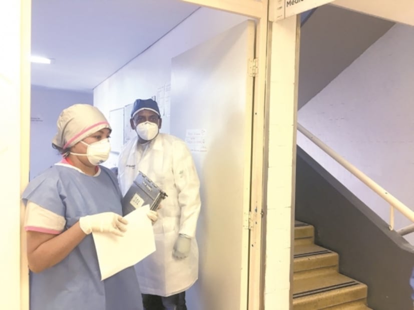 Dudan de apoyo de médicos cubanos para atender Covid-19