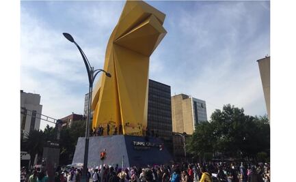 Vandalizan El Caballito y Torre Prisma