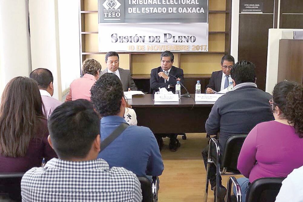 Por mayoría de votos, el Tribunal Estatal Electoral de Oaxaca avaló que Lexie se convirtiera en nuevo partido; el magistrado Raymundo López manifestó su desacuerdo.  (JUAN CARLOS ZAVALA. EL UNIVERSAL)