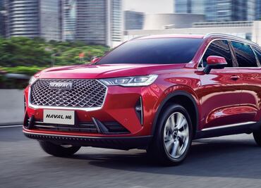 Conductor chino queda atrapado en su auto durante 500 kilómetros