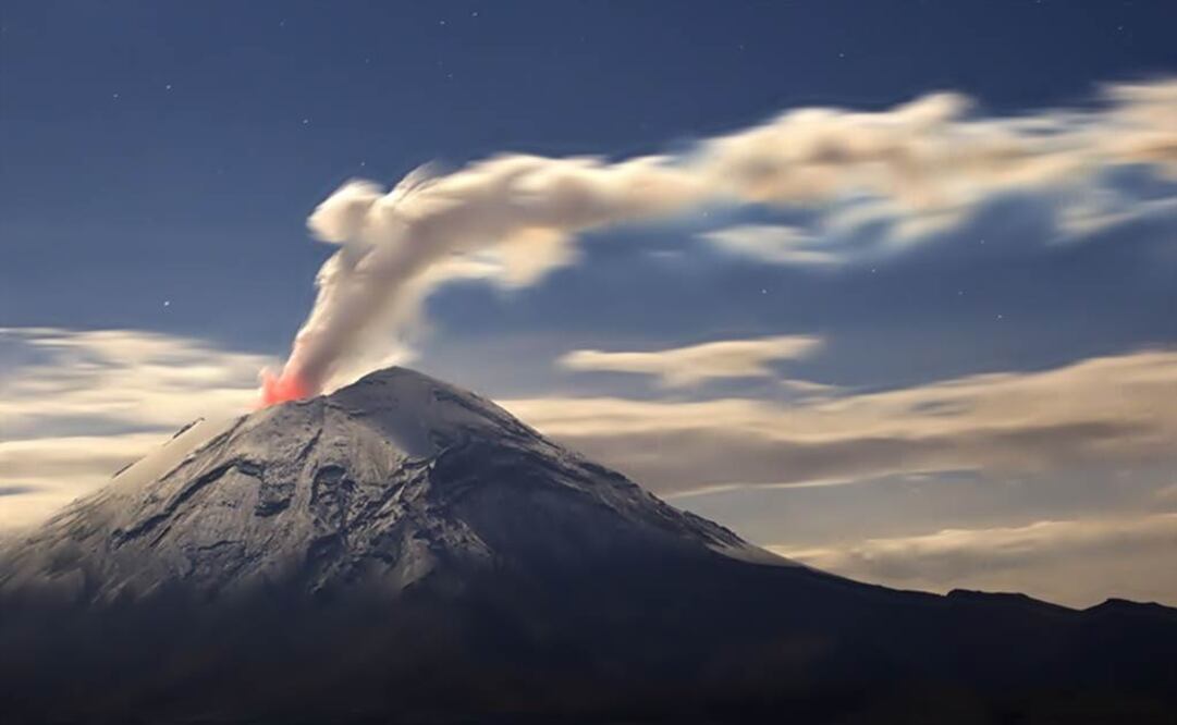 Both volcanoes woke up with exhalations this morning. (Photo: @webcamsdemexico)