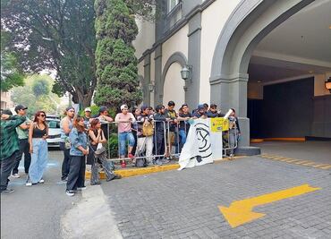 Blink-182 deja “vacíos” a fans que querían verlos en el hotel