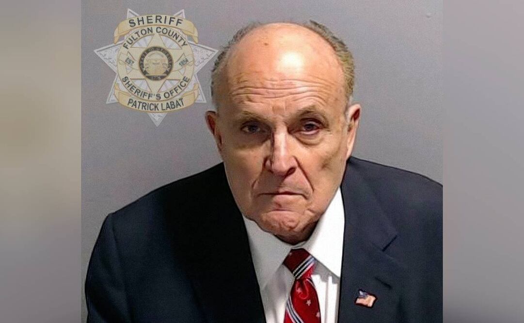 Fotografía de Rudy Giuliani, exalcalde de Nueva York, cuando quedó fichado. Foto: Oficina del Sheriff del condado Fulton vía AP