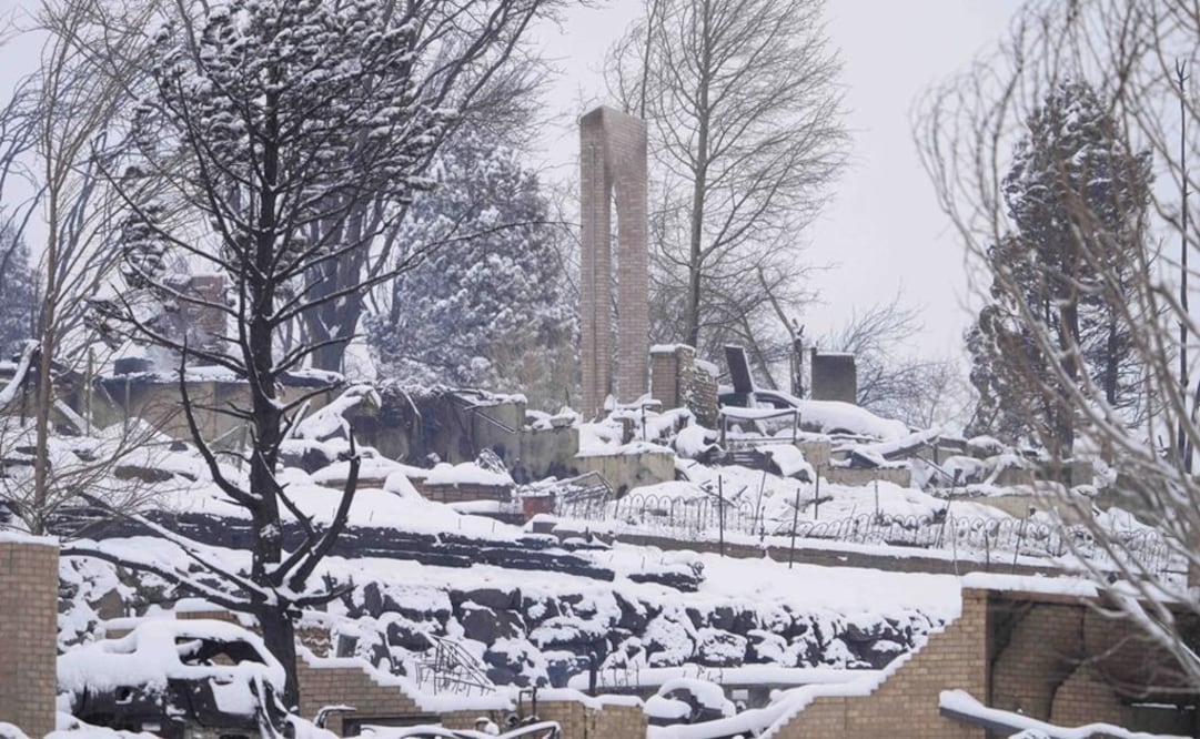 Un vertido nocturno de nieve y temperaturas gélidas agravaron la miseria de cientos de residentes de Colorado.   Foto: AP 