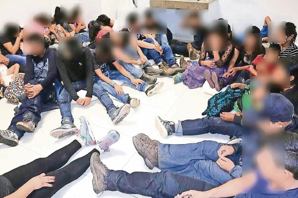 Hacinamiento. Los migrantes iban en un vehículo de carga de una empresa particular, sin condiciones de higiene (ARCHIVO. EL UNIVERSAL)