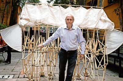 Theo Jansen llega con sus criaturas