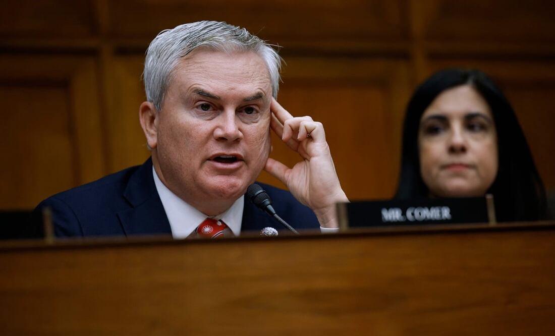 El presidente del comité, James Comer, interroga a los testigos durante la primera audiencia pública del Subcomité Selecto de la Cámara. Foto: AFP