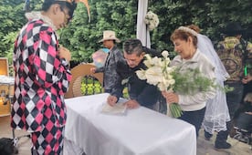Al menos 50 parejas de turistas se dan el "sí" en Guanajuato; realizan bodas de fantasía en el Jardín la Unión