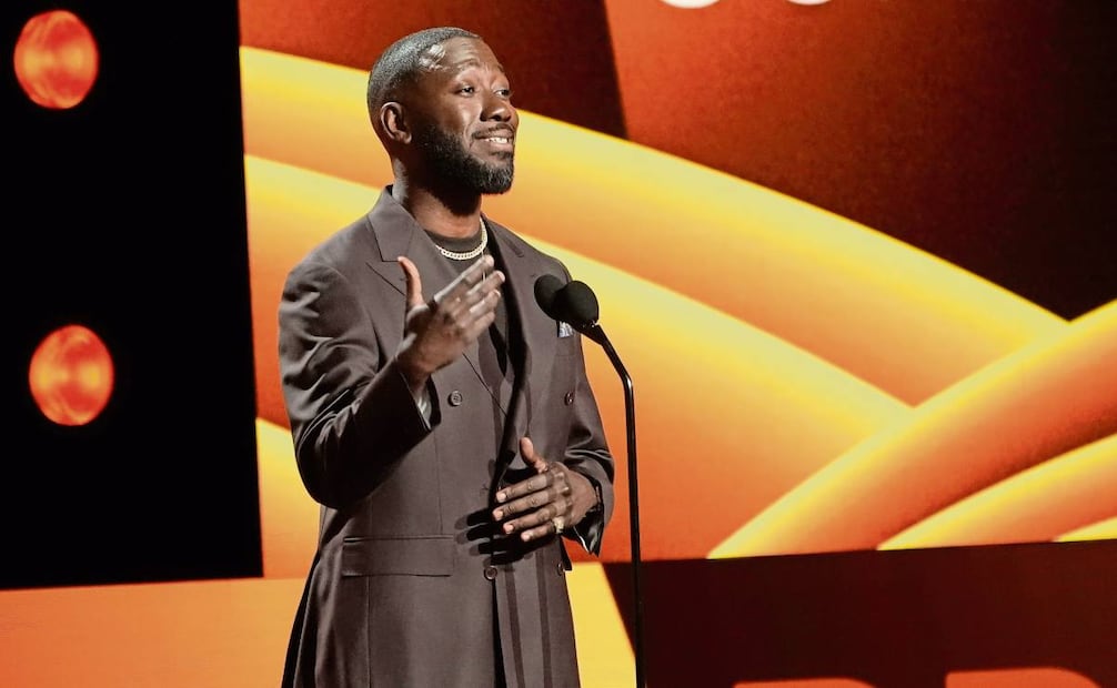 Esta vez el actor y comediante Lamorne Morris tuvo solo el papel de presentador del premio a Mejor serie. Foto: AP y AFP