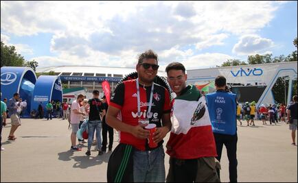 Mexicanos intercambian boletos con alemanes