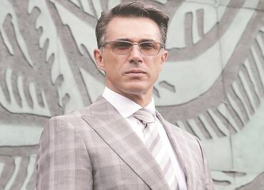 Le llueven críticas a Sergio Mayer tras presumir su nuevo look con aretes y uñas pintadas