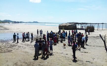 Reportan peces muertos y mancha con olor a petróleo en Salina Cruz