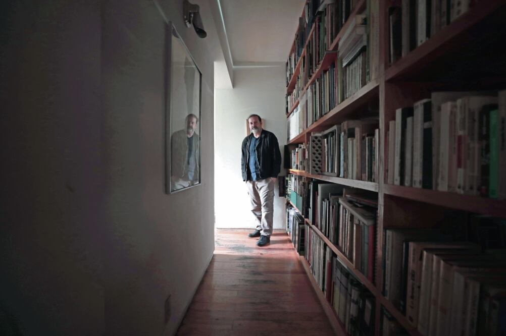 Mauricio Rocha, en una sala del Taller de Arquitectura. Foto: ALEJANDRA LEYVA. EL UNIVERSAL