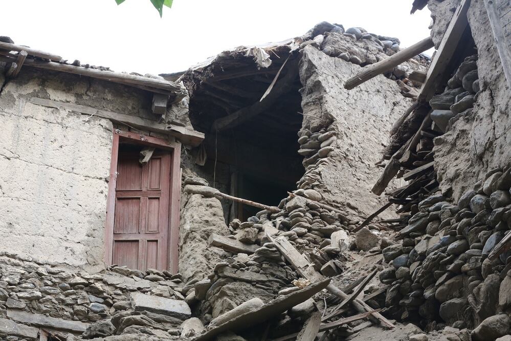 Viviendas dañadas en Kunar tras el terremoto que sacudió el domingo Afganistán. FOTO: EFE