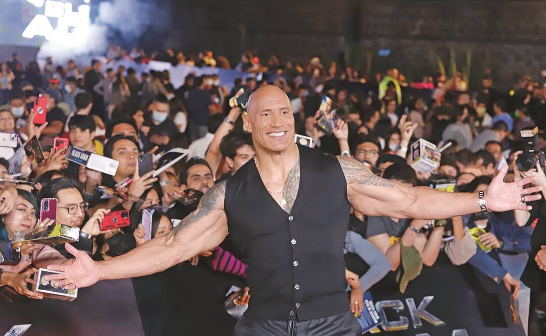 Los fans de Johnson llegaron desde las seis de la mañana al recinto para ser de los primeros en la fila y tener cerca al actor. Foto: Berenice Fregoso/ EL UNIVERSAL