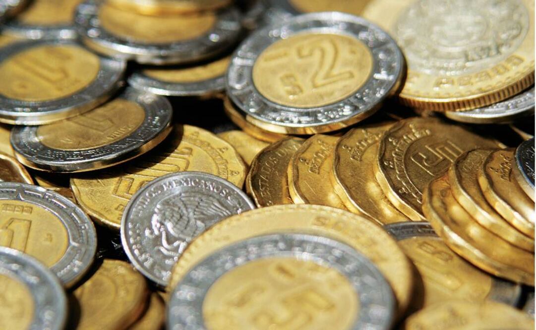 Cae peso mexicano al sitio 10 entre monedas más usadas