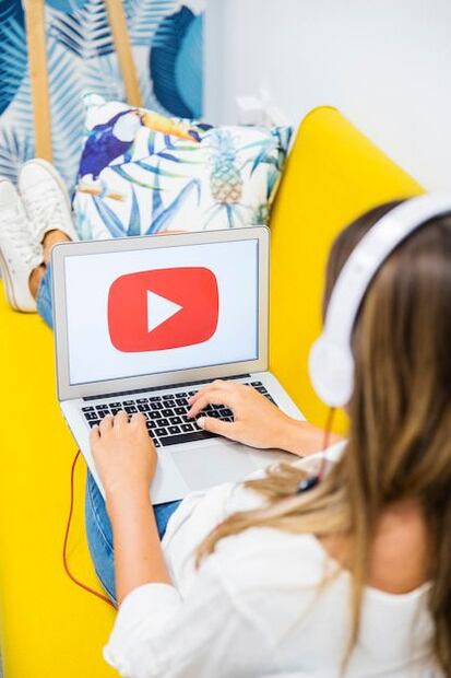 Ventajas de usar IA para resumir videos. Fuente: Freepik.