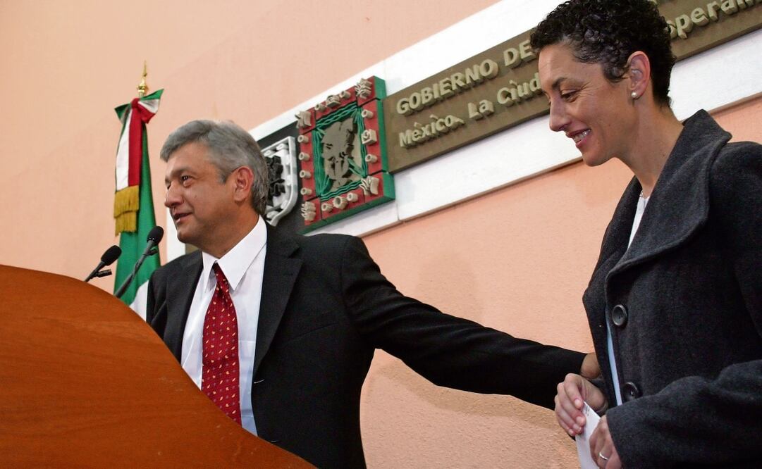 El entonces jefe de Gobierno capitalino, Andrés Manuel López Obrador, y Claudia Sheinbaum, secretaria del Medio Ambiente de la Ciudad, en 2004. Foto: Moisés Pablo / Archivo Cuartoscuro