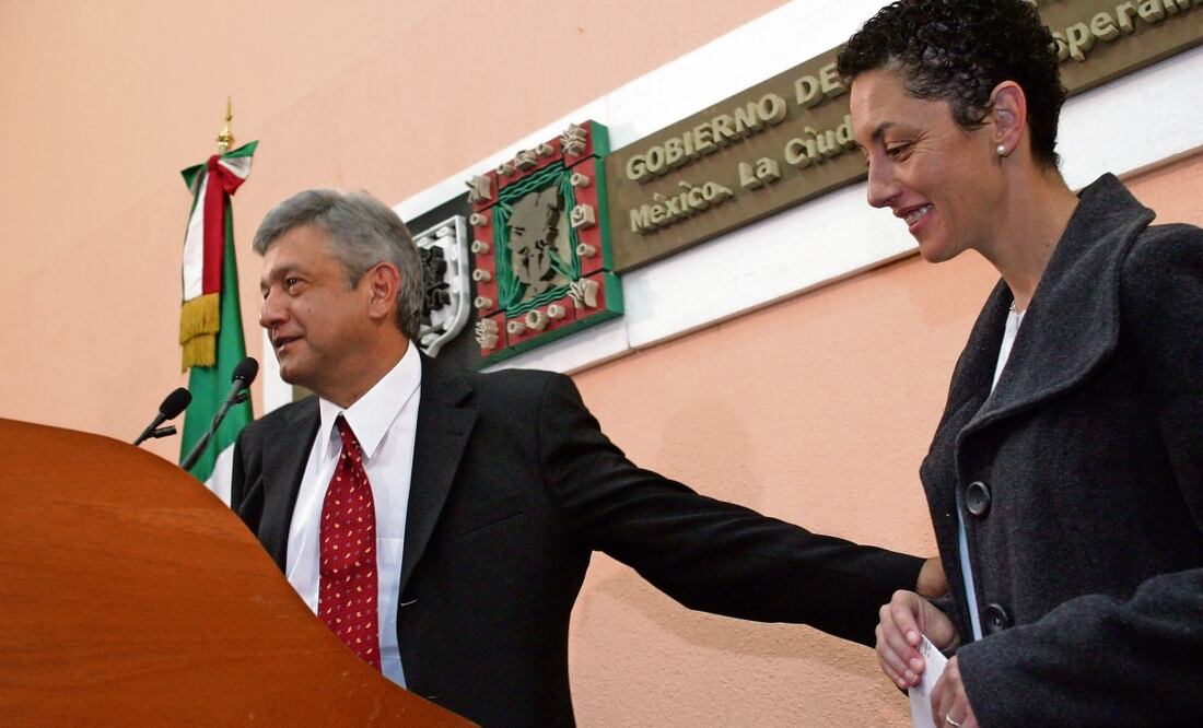 El entonces jefe de Gobierno capitalino, Andrés Manuel López Obrador, y Claudia Sheinbaum, secretaria del Medio Ambiente de la Ciudad, en 2004. Foto: Moisés Pablo / Archivo Cuartoscuro