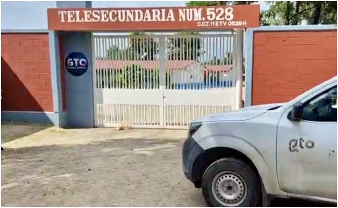 Autoridades dijeron que a las 11:09 horas de este jueves 19 de septiembre de 2024 se reportó una intoxicación colectiva de estudiantes en la telesecundaria de León, Guanajuato. Foto: Especial