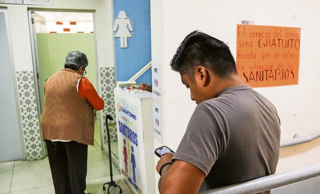 El servicio de baños públicos en el mercado San Cosme es gratuito. Foto: Victoria Vlatierra / CUARTOSCURO