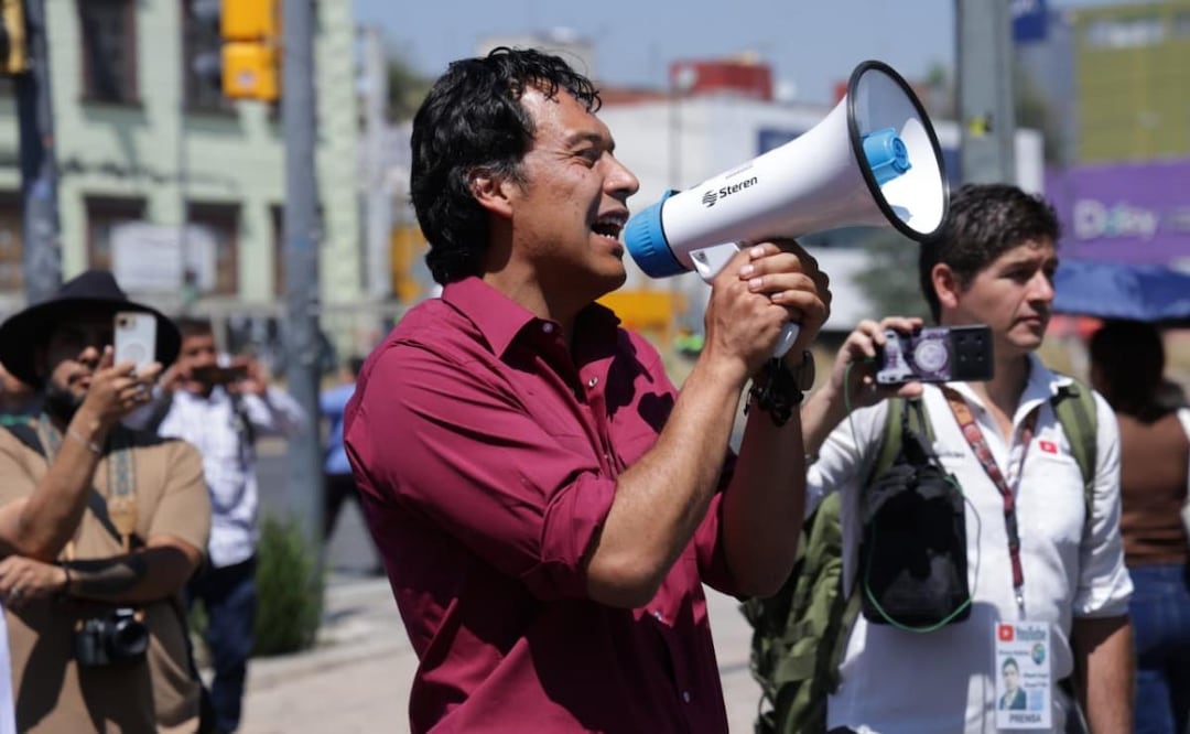 Marx Arriaga Navarro, exdirector general de Materiales Educativos de la Secretaría de Educación Pública (SEP) durante marcha de la CNTE en CDMX (15/05/2026). Foto: Fernanda Rojas / EL UNIVERSAL