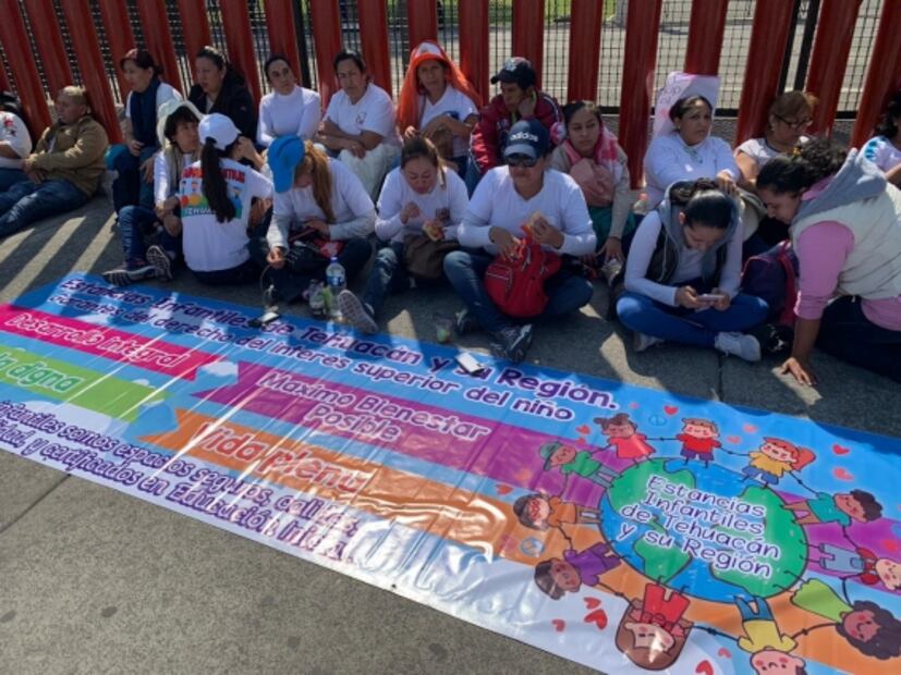 Llegan manifestantes de estancias infantiles a San Lázaro