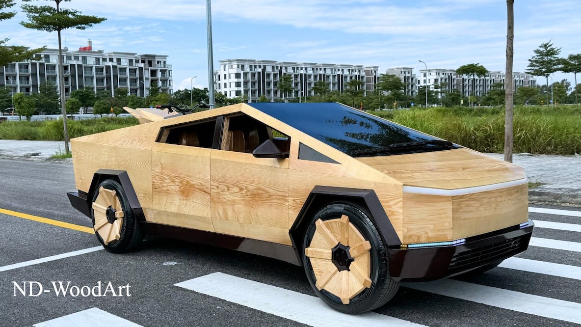 Además de ser una auténtica obra de arte, este Tesla Cybertruck de madera es funcional. Foto: X @NDWoodArt