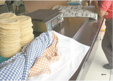 Inflación sigue presionada pese a que pasó de 6.08% en abril a 5.89% en mayo: Inegi