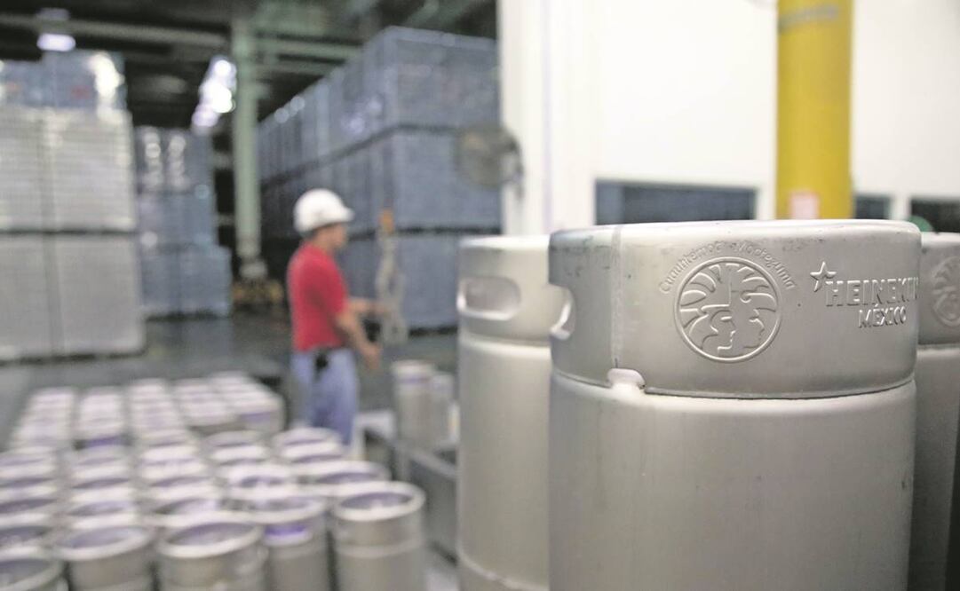 Heineken México se enfoca en la eficiencia en el uso de agua. Actualmente, su planta en Meoqui, Chihuahua, tiene el récord mundial de usar 2.6 litros de agua por litro de cerveza. Foto: Archivo EL UNIVERSAL