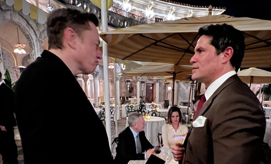El actor y político mexicano compartió imágenes de su reunión con el magnate tecnológico en el exclusivo club de Palm Beach, generando diversas reacciones en redes sociales.
Foto: Captura de pantalla en X